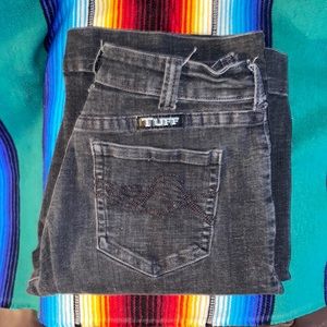 Great condition cowgirl tuff jeans